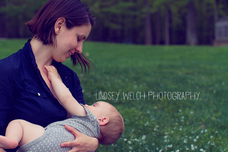 Lindsey Welch Photography Frederick MD Breastfeeding by the Lake